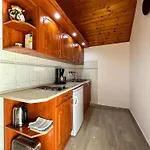 Magyar Apartmanhazak I-iii. Zalakaros