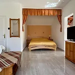 Magyar Apartmanhazak I-iii. Zalakaros
