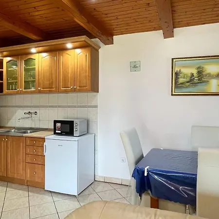 Magyar Apartmanhazak I-iii. Apartament