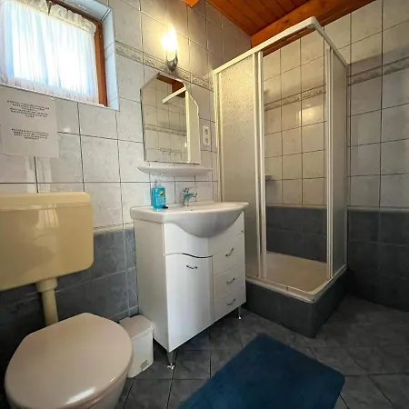 Magyar Apartmanhazak I-iii.