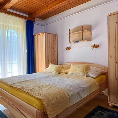 Magyar Apartmanhazak I-iii. Apartament