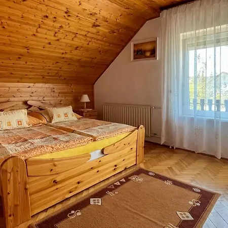 Magyar Apartmanhazak I-iii. Apartment *