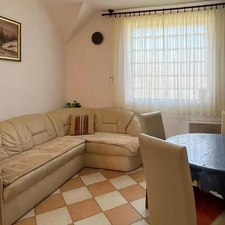 Magyar Apartmanhazak I-iii.