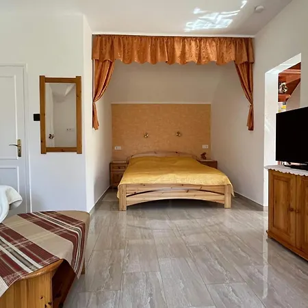 Magyar Apartmanhazak I-iii. Zalakaros