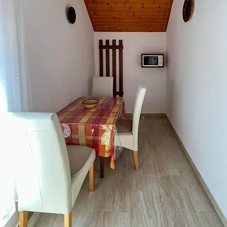 Magyar Apartmanhazak I-iii. Zalakaros