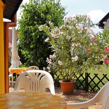 Magyar Apartmanhazak I-iii. Apartment *