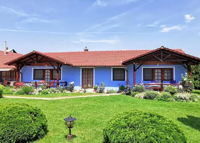 Magyar Apartmanhazak I-iii. *