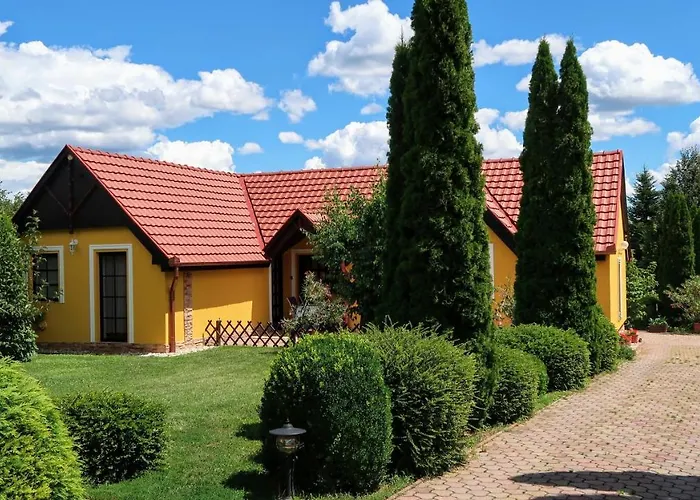 Magyar Apartmanhazak I-iii. *