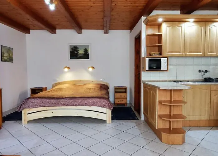 Magyar Apartmanhazak I-iii. Zalakaros