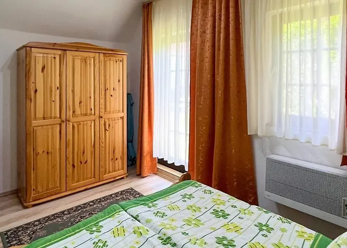 Magyar Apartmanhazak I-iii. Zalakaros