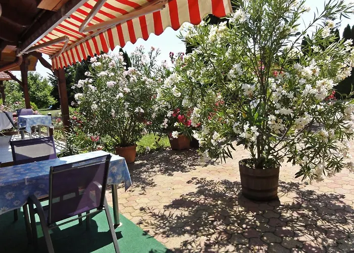 Magyar Apartmanhazak I-iii. דירה