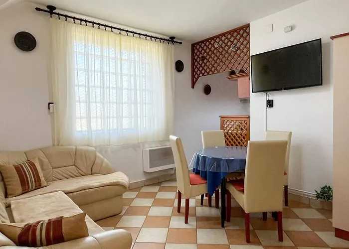 Magyar Apartmanhazak I-iii. *