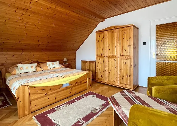 Magyar Apartmanhazak I-iii. *