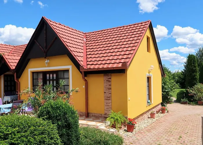 Magyar Apartmanhazak I-iii. * Zalakaros