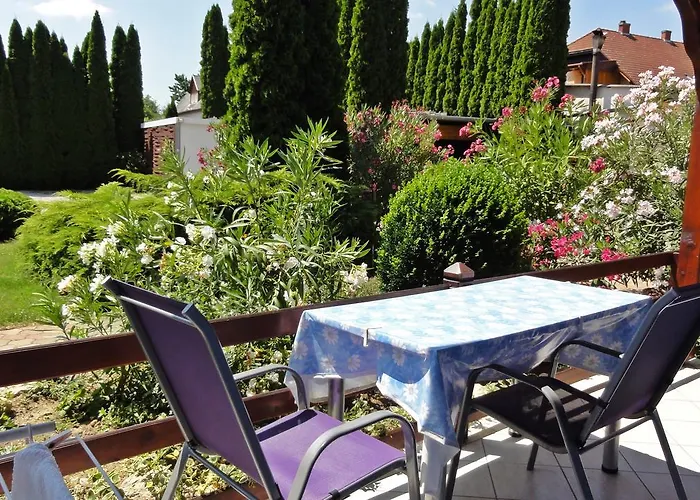Magyar Apartmanhazak I-iii. Apartament